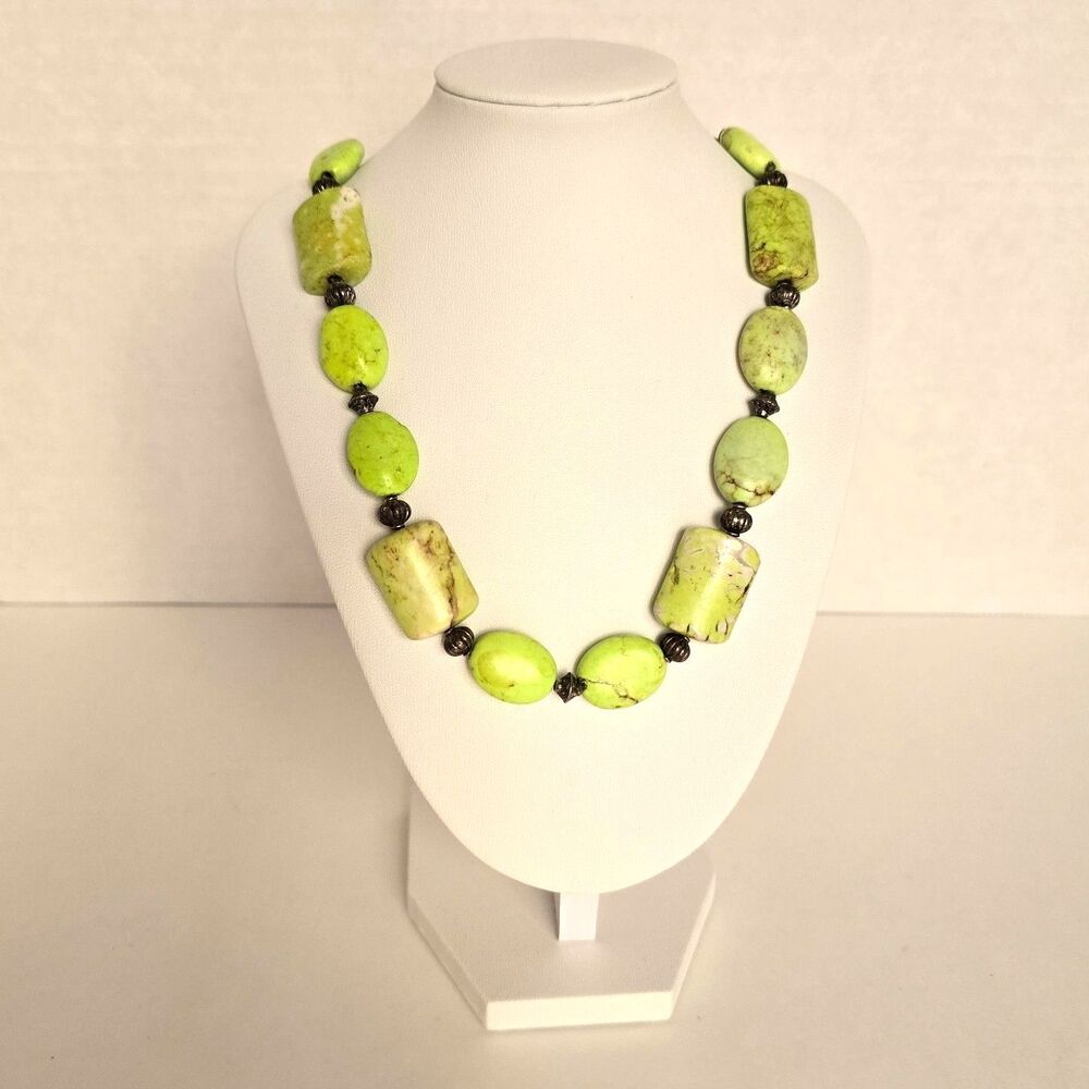 GASPEITE Style Green Stone Beaded Necklace Chunky Oval Rectangular Toggle